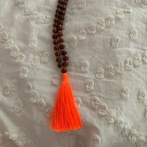 Vineyard vines orange wood necklace